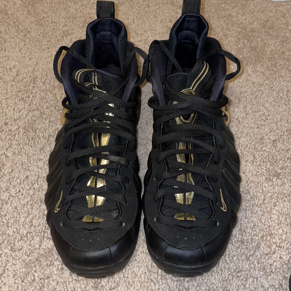 Nike foamposite Black and Gold Size 10